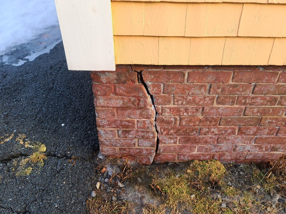 Cracks in foundation make for easy rodent entry